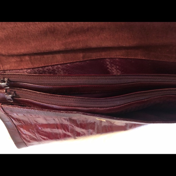 Clutch bag in wine colour - Picture 4 of 7